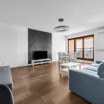 Melody Park Spacious By Bookinghost Apartment
