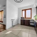Apartment Melody Park Spacious By Bookinghost