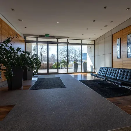Melody Park Spacious By Bookinghost *